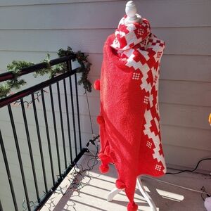 NWT PINK Victoria's Secret MARSHMALLOW Pom-Pom Tasel Red-White Blanket Cozy